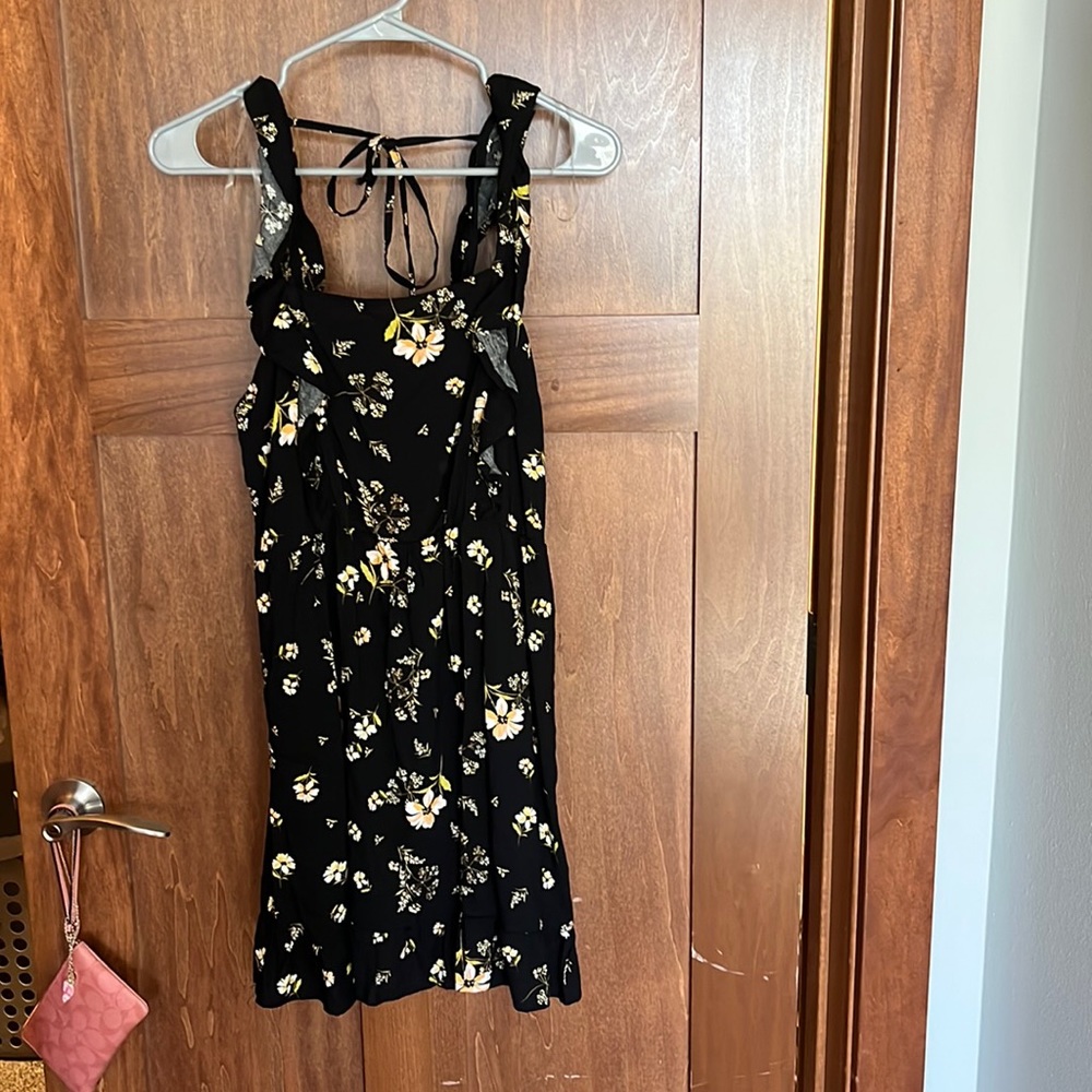 Wild Fable Black Floral Dress, Size Small.